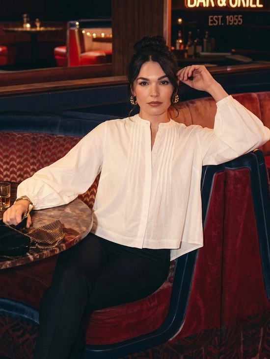 Love The Label Tops - Love The Label/Size Medium
Women's White Pintuck Popover Blouse